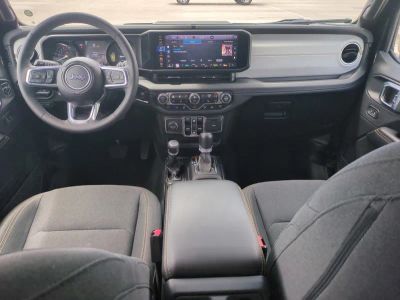 2025 Jeep Wrangler — photo 15 view
