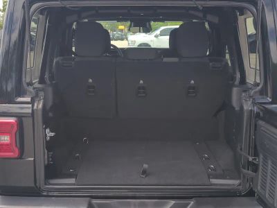 2025 Jeep Wrangler — photo 13 view