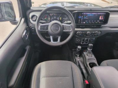 2025 Jeep Wrangler — photo 16 view