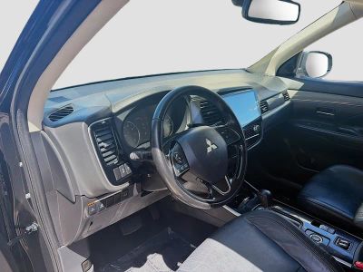 2020 Mitsubishi Outlander — photo 9 view