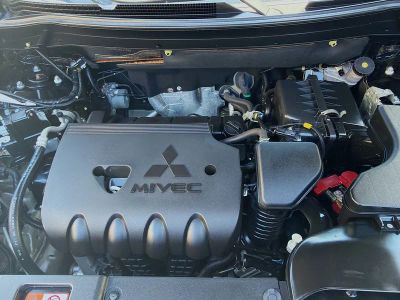 2020 Mitsubishi Outlander — photo 34 view