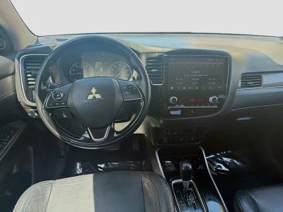 2020 Mitsubishi Outlander — photo 20 view