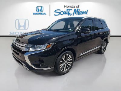 2020 Mitsubishi Outlander — rear three-quarter view