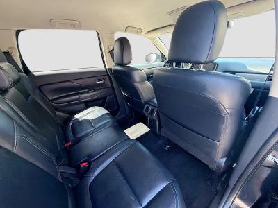 2020 Mitsubishi Outlander — photo 28 view