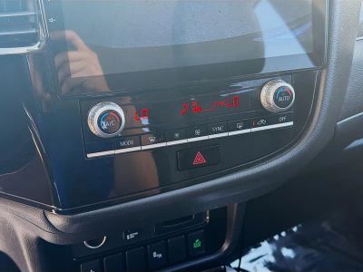 2020 Mitsubishi Outlander — photo 14 view