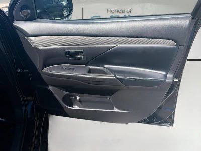 2020 Mitsubishi Outlander — photo 32 view
