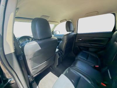 2020 Mitsubishi Outlander — photo 23 view
