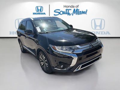 2020 Mitsubishi Outlander SEL in Labrador Black Metallic — front three-quarter view