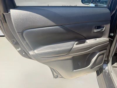 2020 Mitsubishi Outlander — photo 24 view