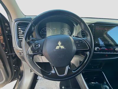 2020 Mitsubishi Outlander — photo 10 view