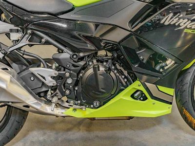 2026 Kawasaki Ninja 500 ABS Metallic Yellowish Green/Ebony - Photo 12