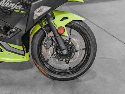 2026 Kawasaki Ninja 500 ABS Metallic Yellowish Green/Ebony - Photo 13