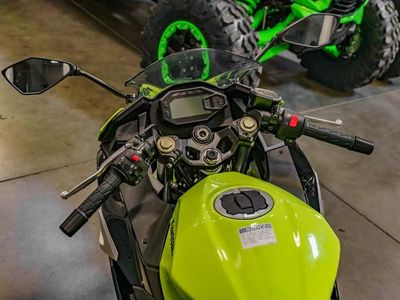 2026 Kawasaki Ninja 500 ABS Metallic Yellowish Green/Ebony - Photo 9