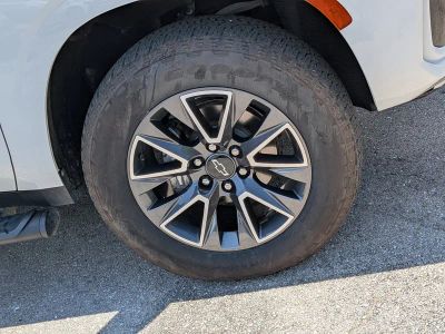 2023 Chevrolet Suburban — photo 11 view