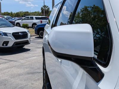 2023 Chevrolet Suburban — photo 12 view