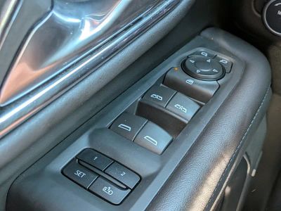 2023 Chevrolet Suburban — photo 23 view