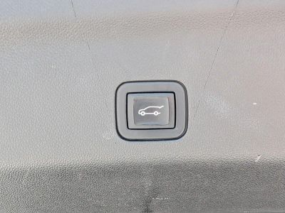 2023 Chevrolet Suburban — photo 14 view
