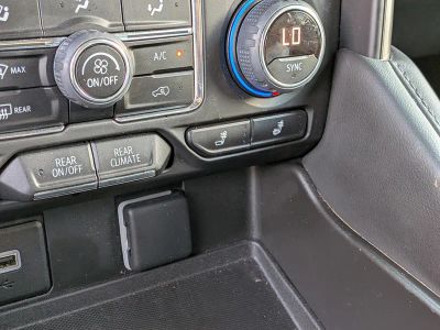 2023 Chevrolet Suburban — photo 32 view