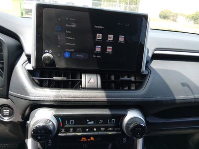 2024 Toyota RAV4 - Photo 17