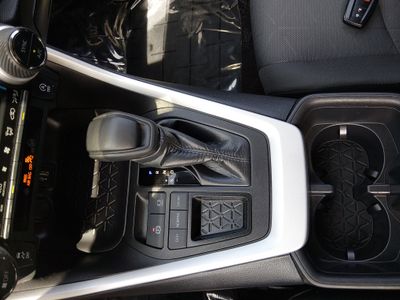 2024 Toyota RAV4 - Photo 18