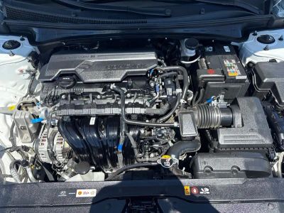 2025 Hyundai Elantra — photo 42 view