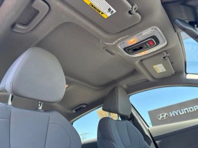 2025 Hyundai Elantra — photo 38 view