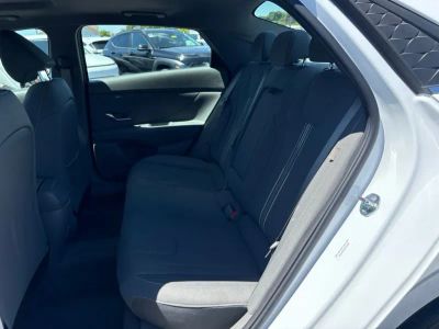 2025 Hyundai Elantra — photo 27 view
