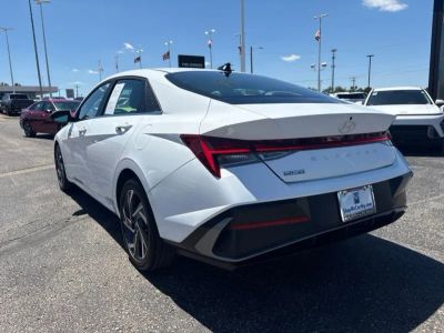 2025 Hyundai Elantra — photo 11 view