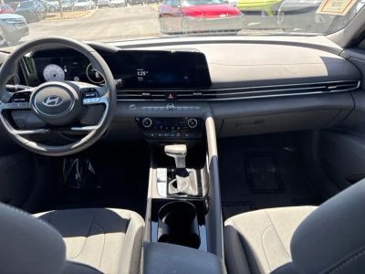 2025 Hyundai Elantra — photo 33 view