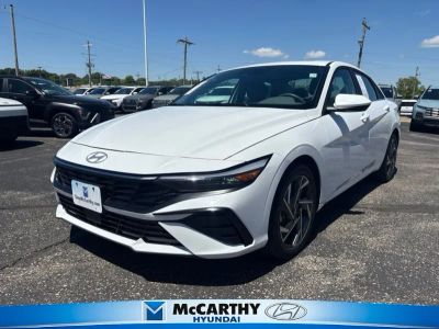 2025 Hyundai Elantra 494H2F4S — front three-quarter view
