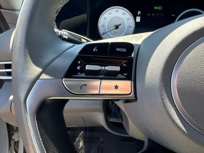 2025 Hyundai Elantra — photo 16 view