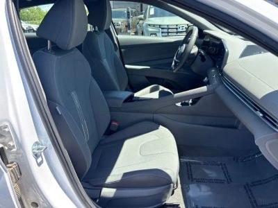 2025 Hyundai Elantra — photo 34 view