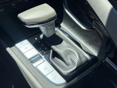 2025 Hyundai Elantra — photo 22 view