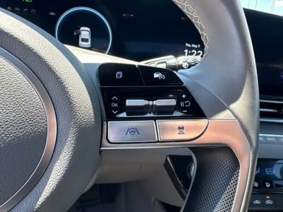 2025 Hyundai Elantra — photo 17 view