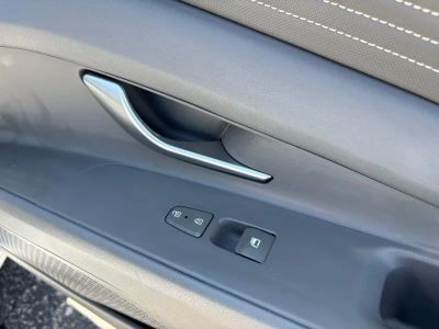 2025 Hyundai Elantra — photo 37 view