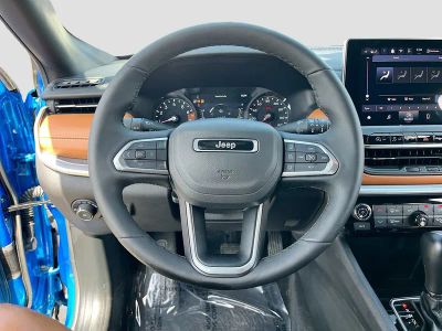 2025 Jeep Compass — photo 11 view
