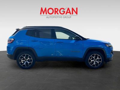 2025 Jeep Compass — photo 8 view