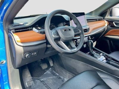 2025 Jeep Compass — photo 9 view
