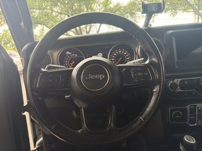 2021 Jeep Gladiator - Photo 16