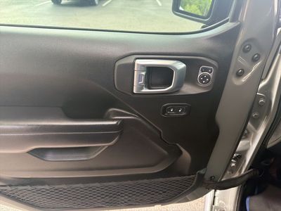 2021 Jeep Gladiator - Photo 18
