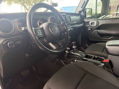 2021 Jeep Gladiator - Photo 13
