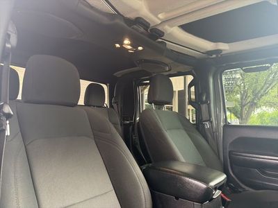 2021 Jeep Gladiator - Photo 29