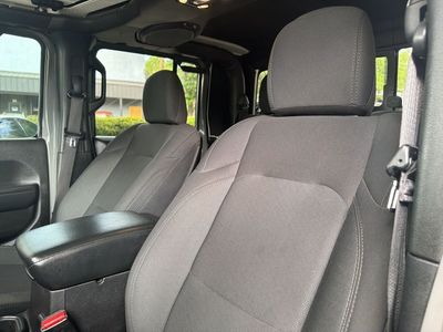 2021 Jeep Gladiator - Photo 14