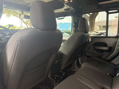 2021 Jeep Gladiator - Photo 19
