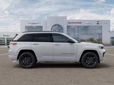 2026 Jeep Grand Cherokee — photo 21 view