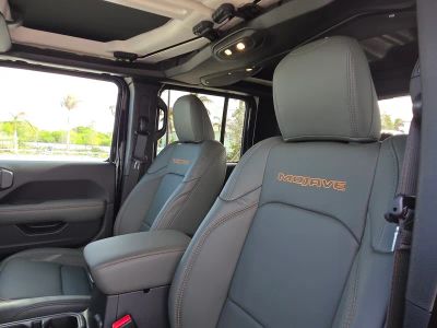 2026 Jeep Gladiator — photo 11 view