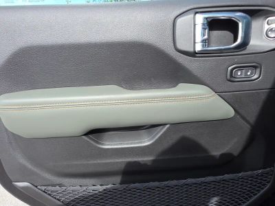 2026 Jeep Gladiator — photo 14 view