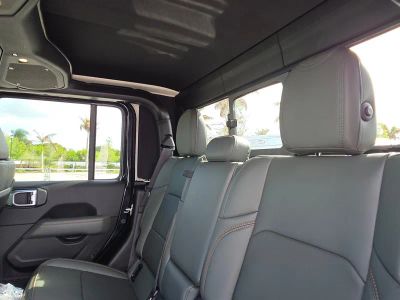2026 Jeep Gladiator — photo 7 view