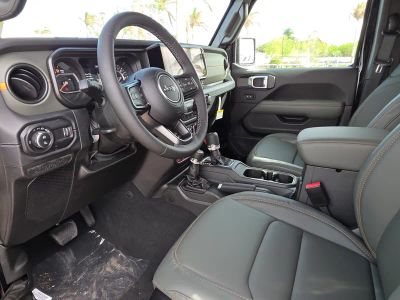 2026 Jeep Gladiator — photo 13 view