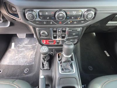 2026 Jeep Gladiator — photo 15 view